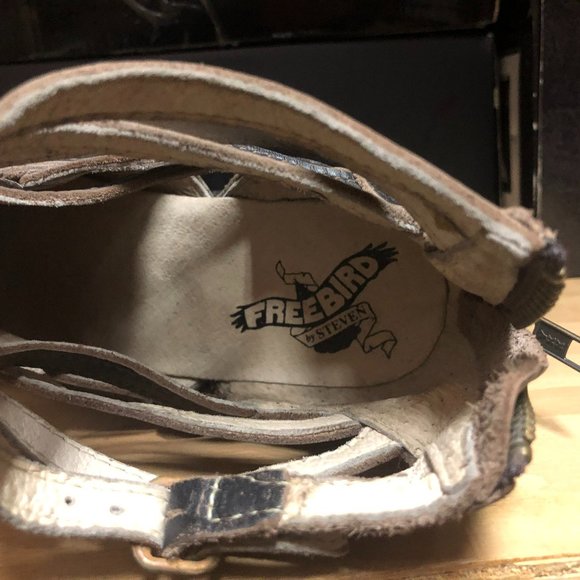 Freebird by Stevens Distressed Stair Ankle boots - Picture 10 of 13